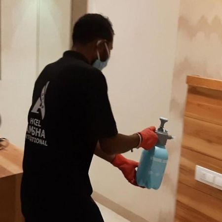 Hotel Amisha International Surat Dış mekan fotoğraf