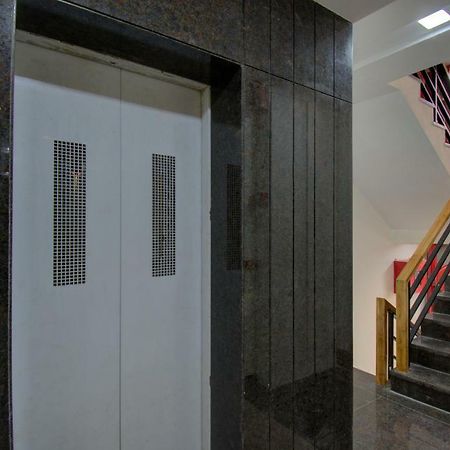Hotel Amisha International Surat Dış mekan fotoğraf