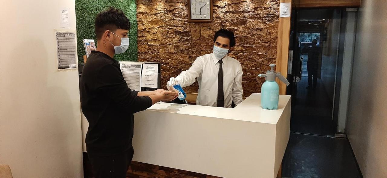Hotel Amisha International Surat Dış mekan fotoğraf