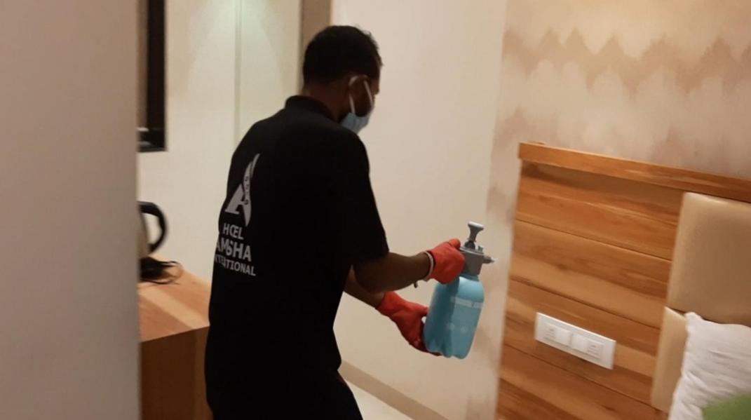 Hotel Amisha International Surat Dış mekan fotoğraf
