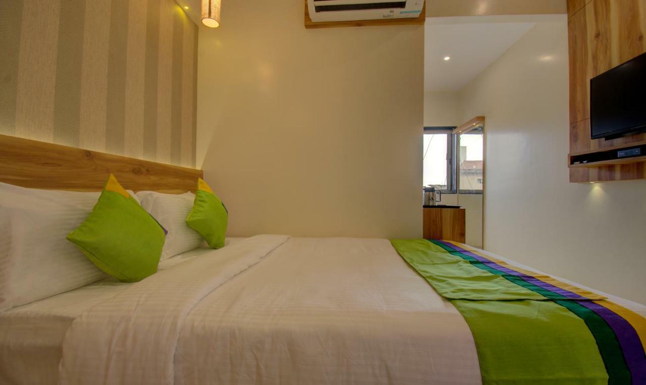 Hotel Amisha International Surat Dış mekan fotoğraf